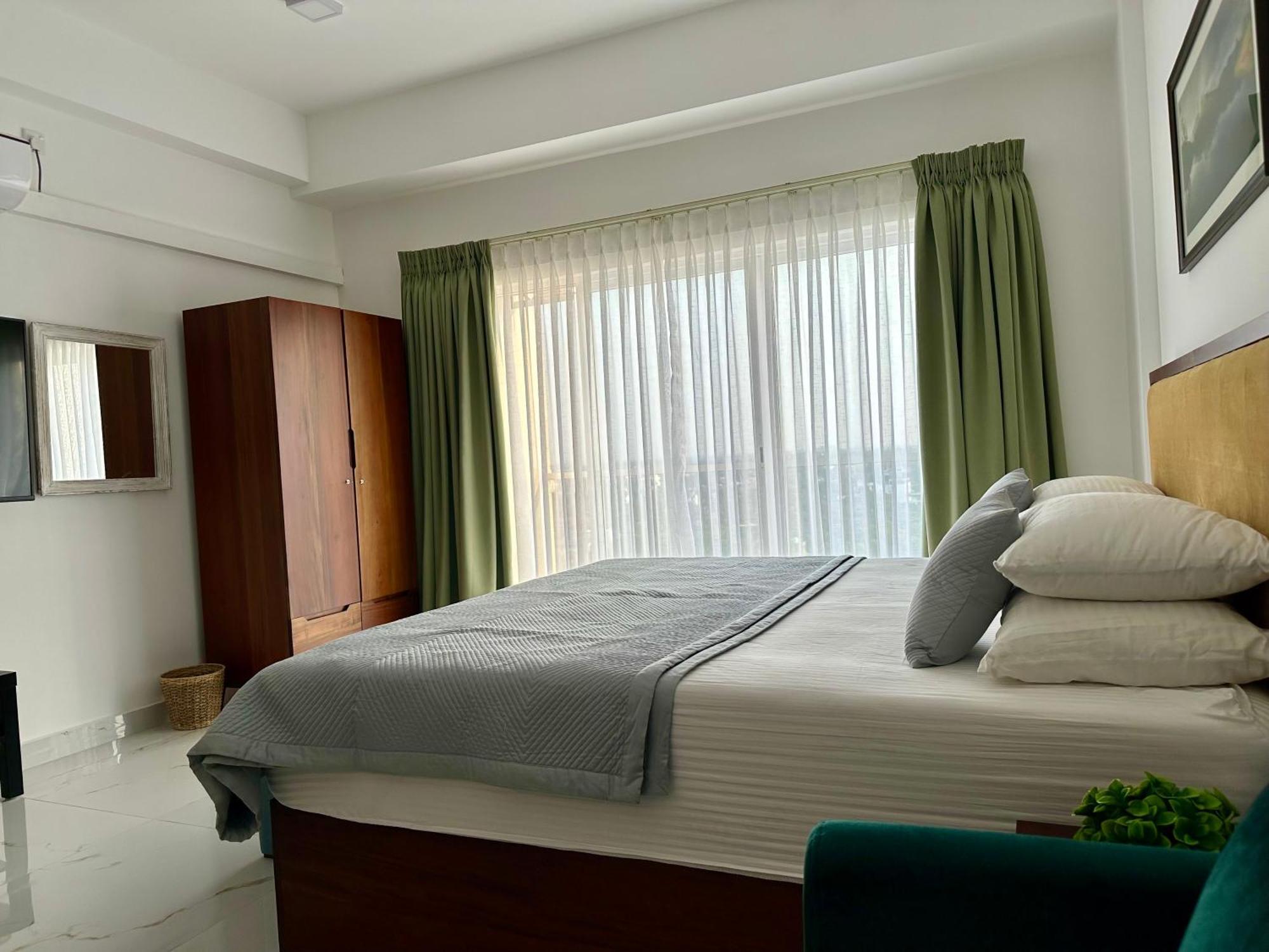 Ocean Breeze Hotel Residencies Britlanka Apartments Negombo Buitenkant foto