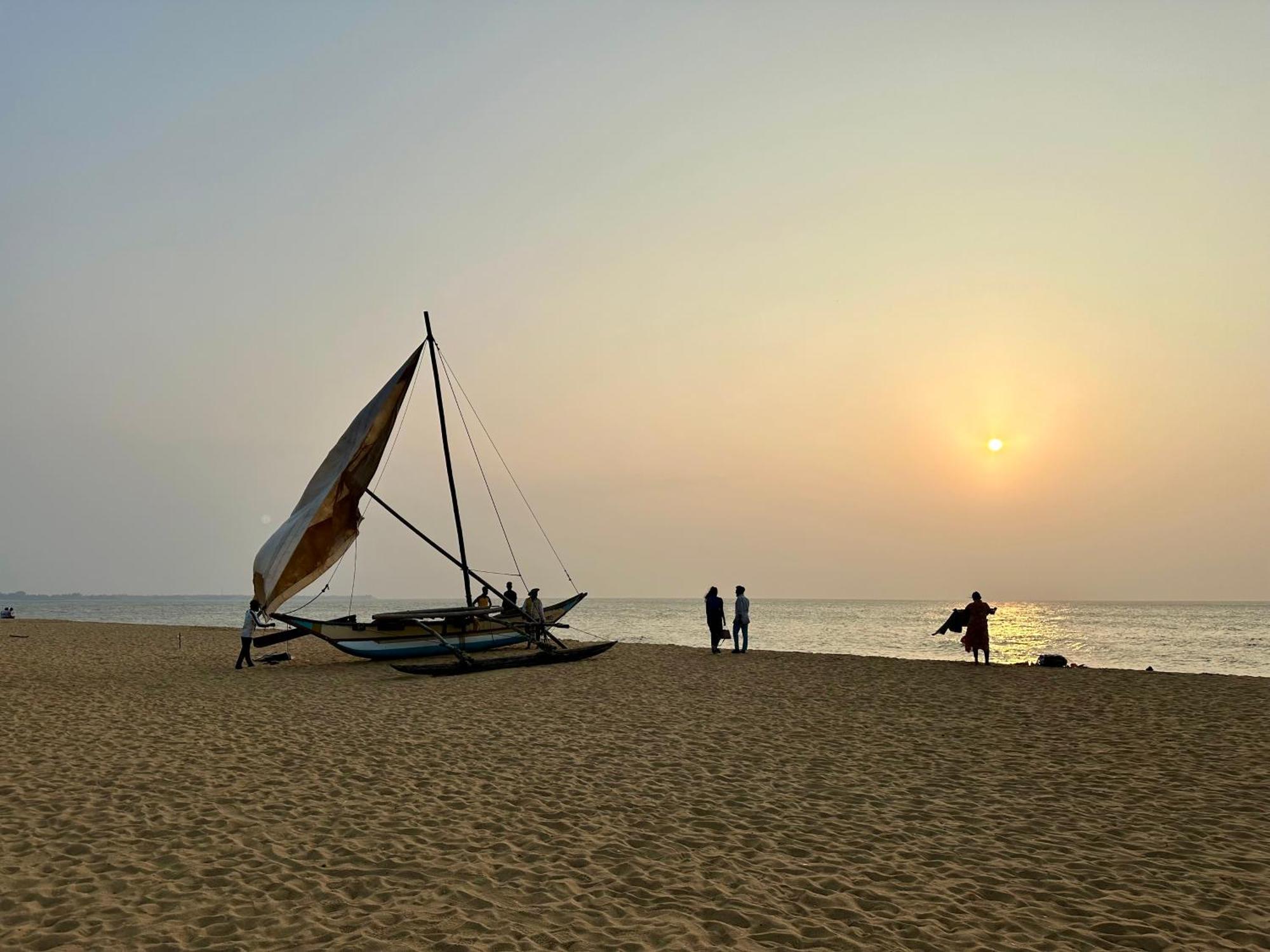 Ocean Breeze Hotel Residencies Britlanka Apartments Negombo Buitenkant foto