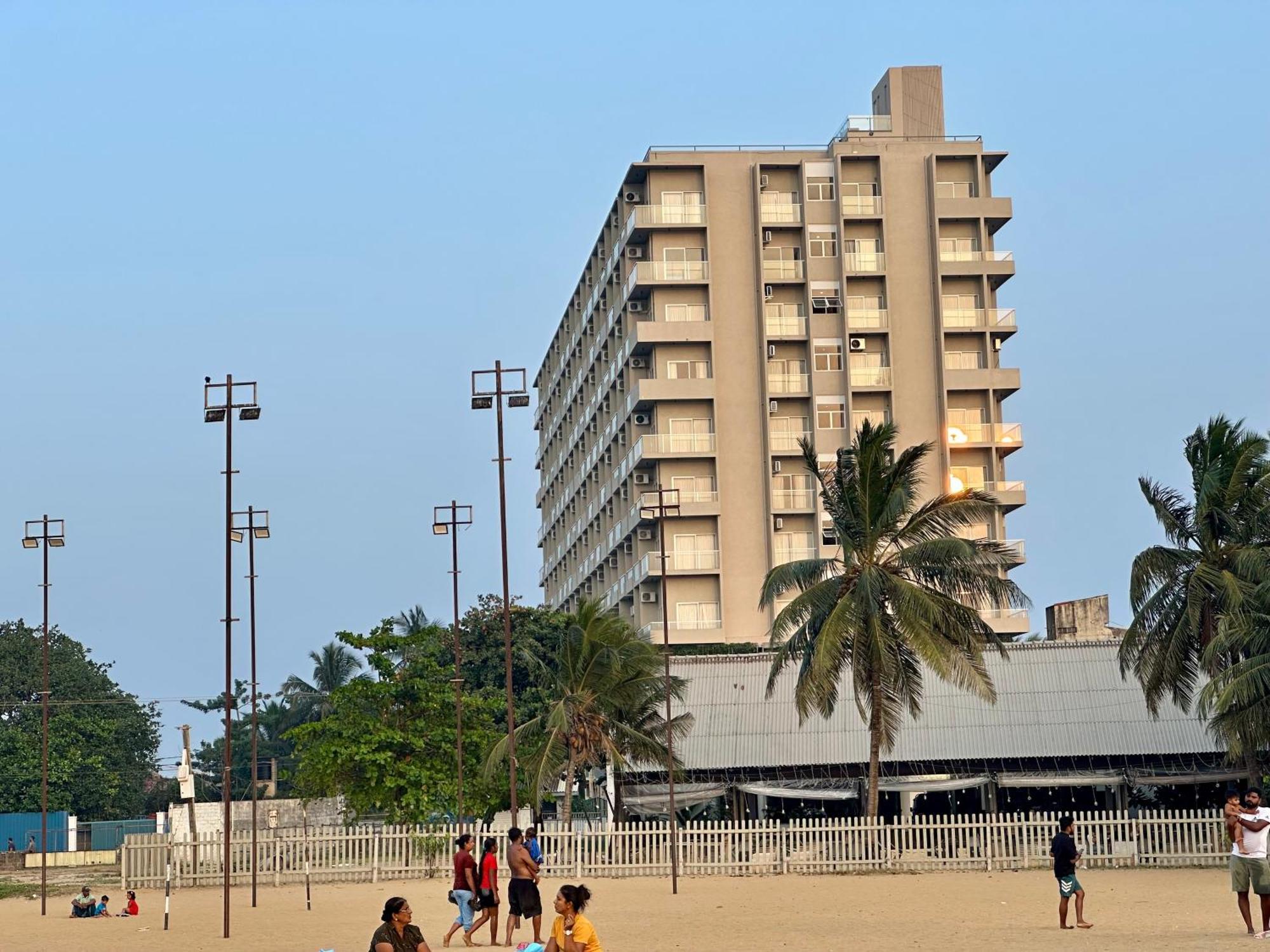 Ocean Breeze Hotel Residencies Britlanka Apartments Negombo Buitenkant foto