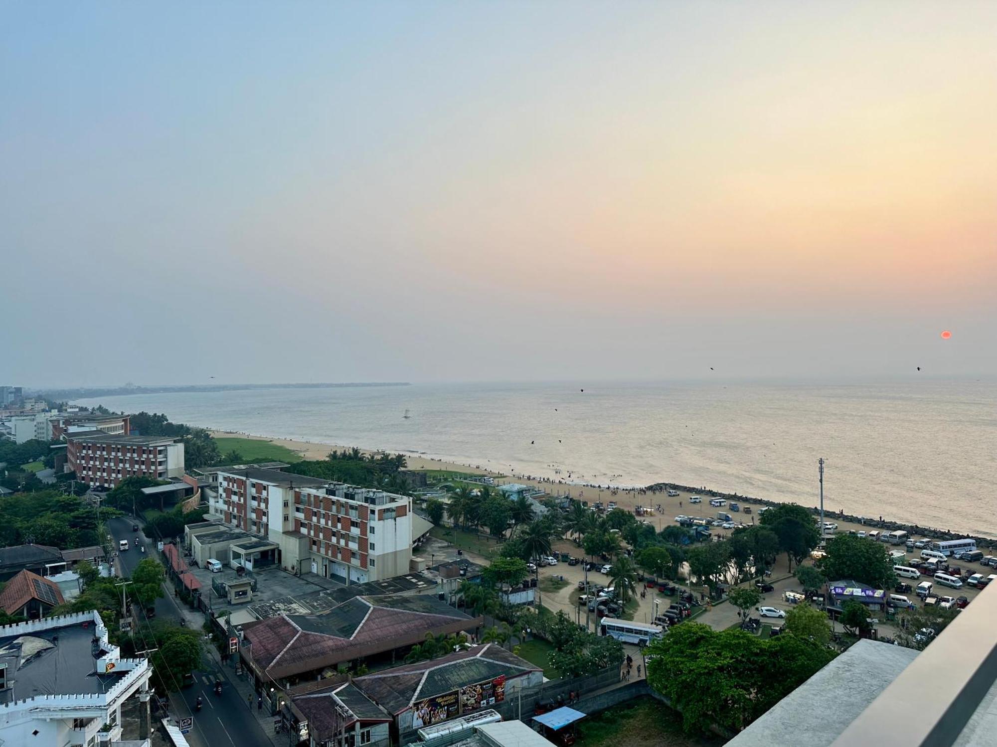 Ocean Breeze Hotel Residencies Britlanka Apartments Negombo Buitenkant foto