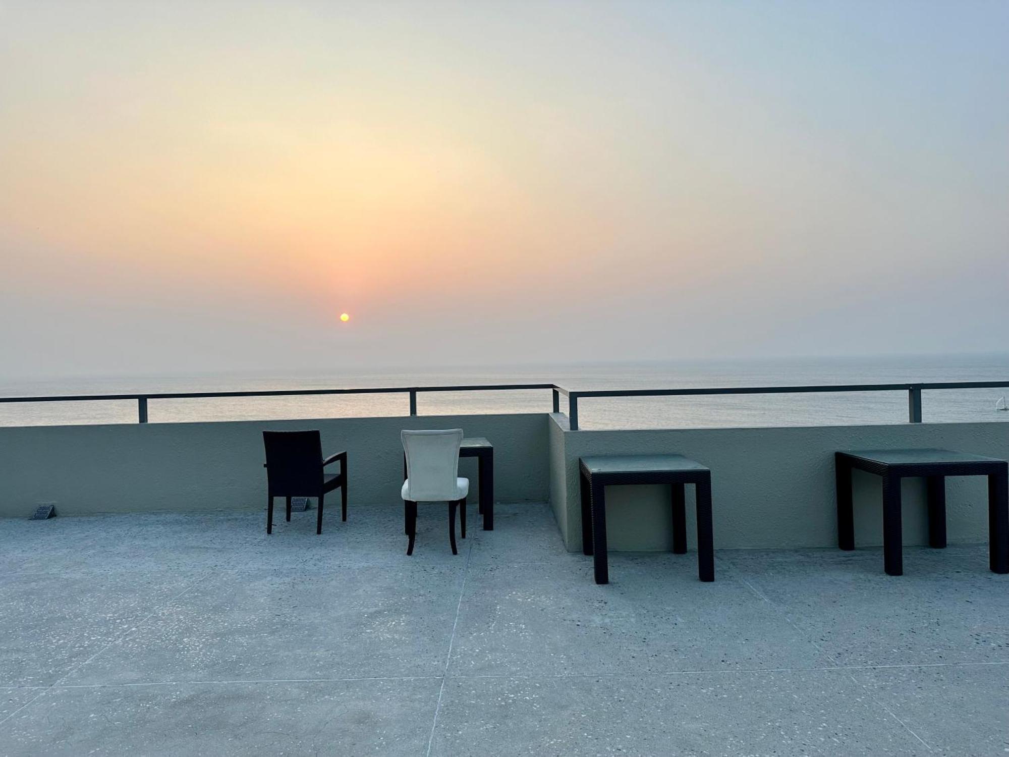 Ocean Breeze Hotel Residencies Britlanka Apartments Negombo Buitenkant foto