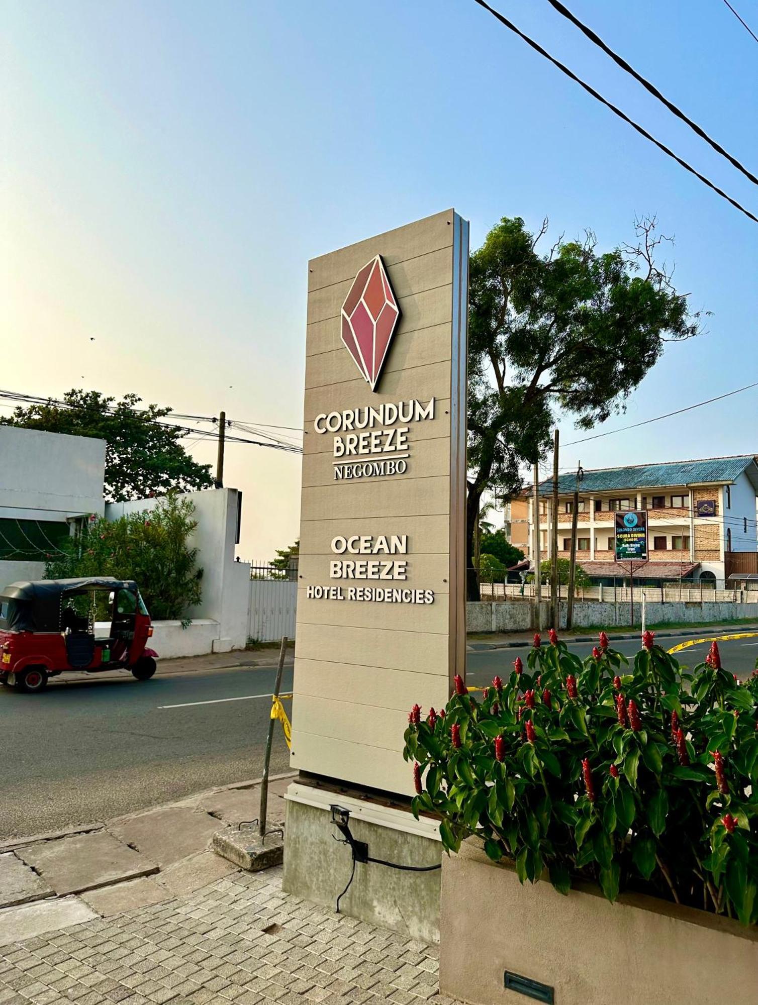Ocean Breeze Hotel Residencies Britlanka Apartments Negombo Buitenkant foto
