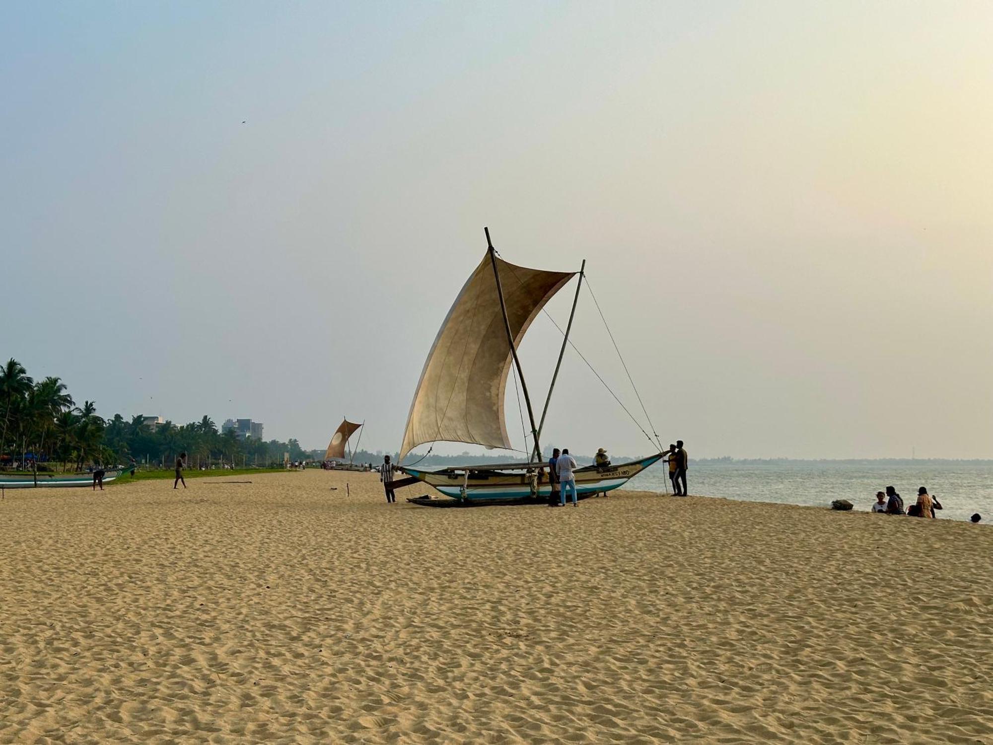 Ocean Breeze Hotel Residencies Britlanka Apartments Negombo Buitenkant foto